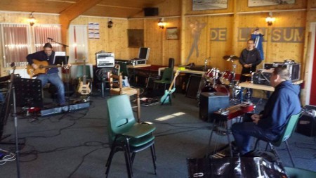 Repetitie 14-12-2014 (2 de repetitie Jos, Rob, Jeroen, Sascha, Xander en Kurt, met als gastoptreden Wiesje Westerlaken, Zangeres)